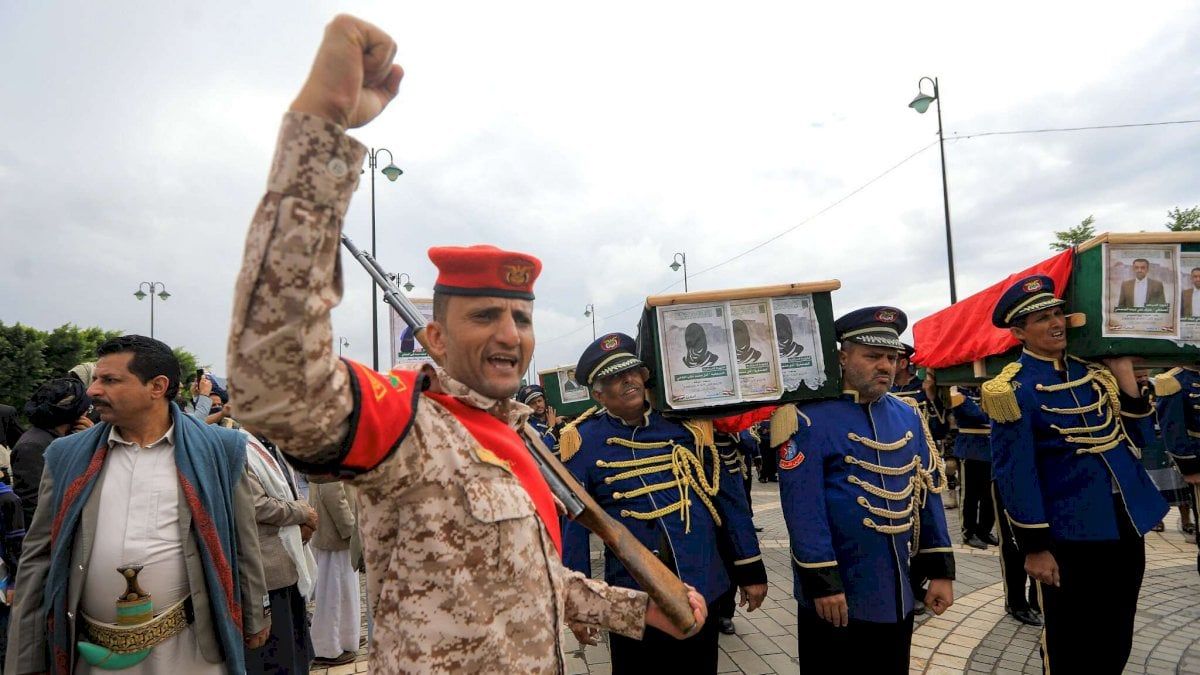 الحوثيون بين الإرهاب البحري وتطوير أسلحة كيميائية بدعم إيراني