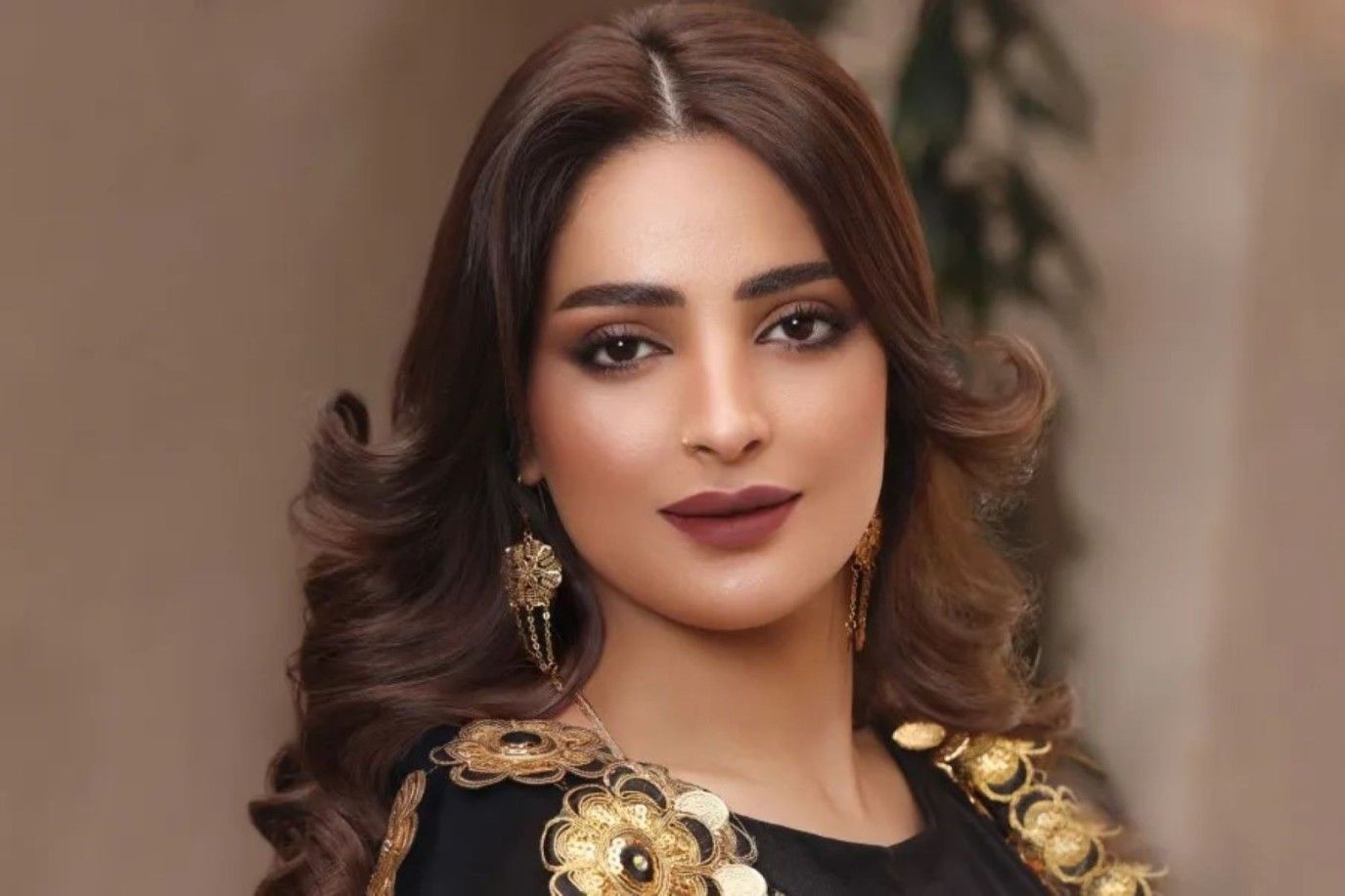 بمناسبة اليوم الوطني الـ95.. مكياج المرأة السعودية مرآة لأصالتها بلمسة عصرية