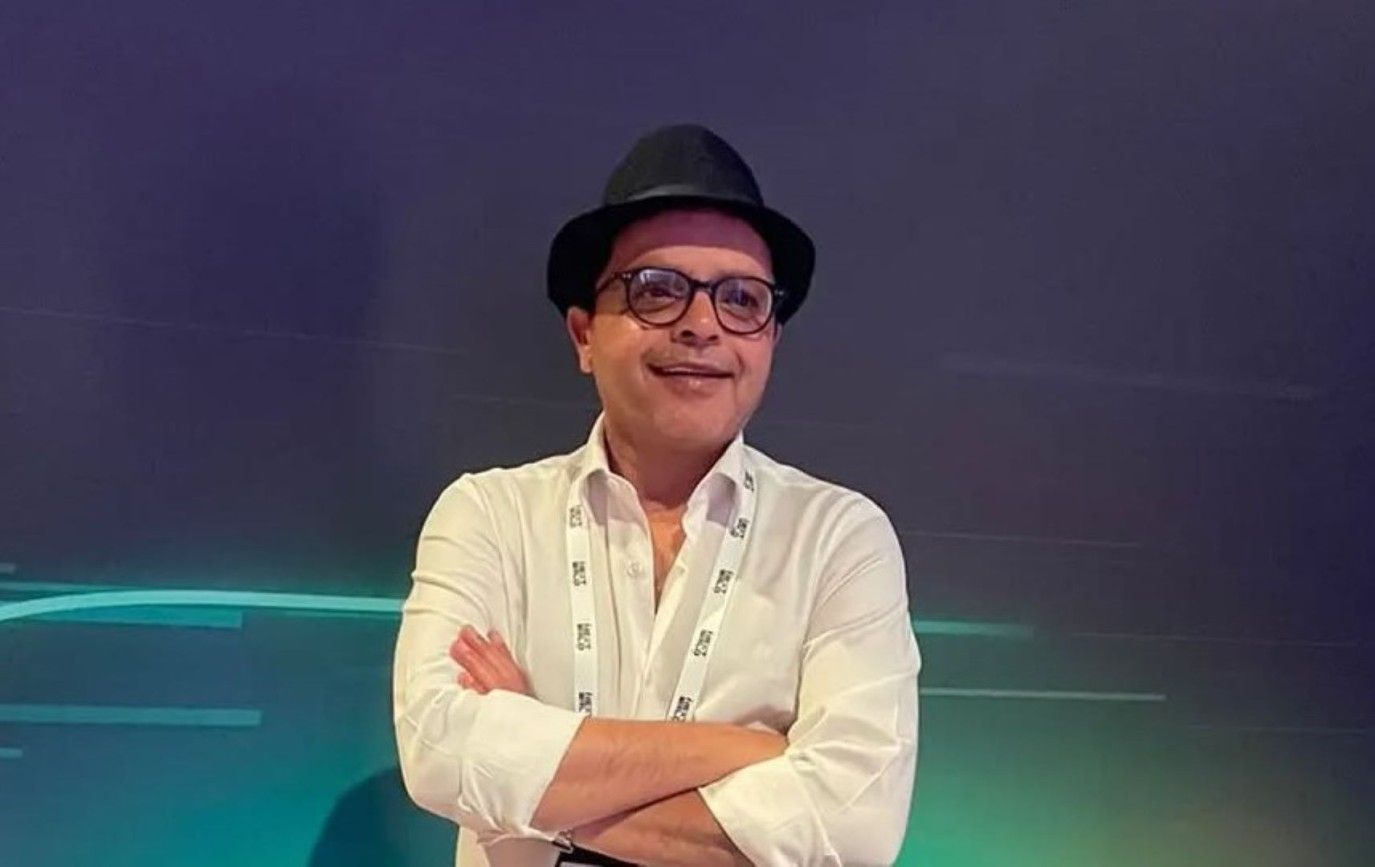  أحمد السقا يكرم محمد هنيدي في ختام مهرجان الإسكندرية المسرحي 