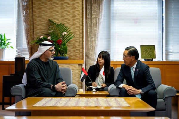 ولي عهد أبوظبي يلتقي حاكم محافظة كيوتو