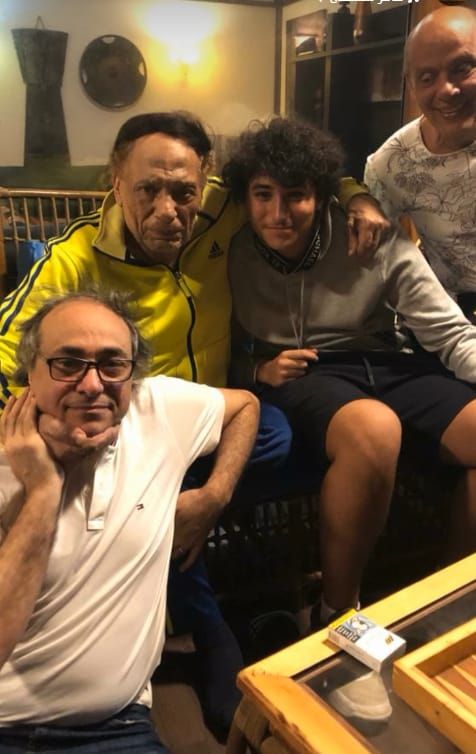 عادل إمام يعود إلى صدارة المشهد بصورة جديدة