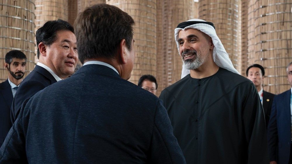 ولي عهد أبوظبي يلتقي عدداً من أعضاء البرلمان الياباني وممثّلي جمعية الصداقة الإماراتية - اليابانية
