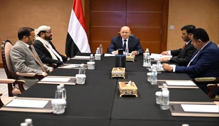 تفاصيل خطيرة...خلافات داخل الرئاسي تطيح بجهود الرياض لتوحيد الصف وتدفع للتدخل الدولي "شاهد"