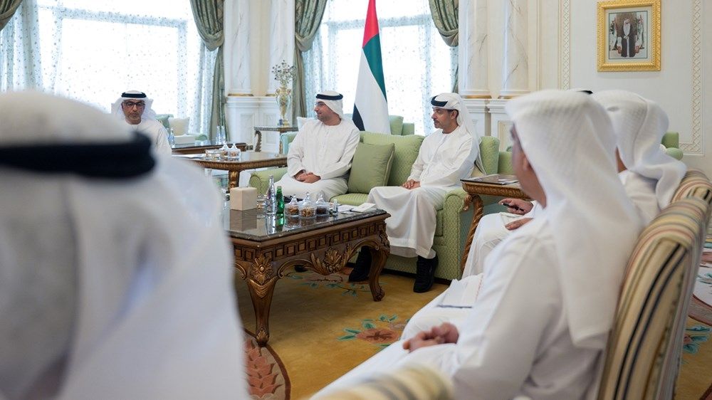 هزاع بن زايد يستقبل وفداً من شركة «قطارات الاتحاد» للاطلاع على مستجدات مشروع شبكة السكك الحديدية الوطنية في منطقة العين