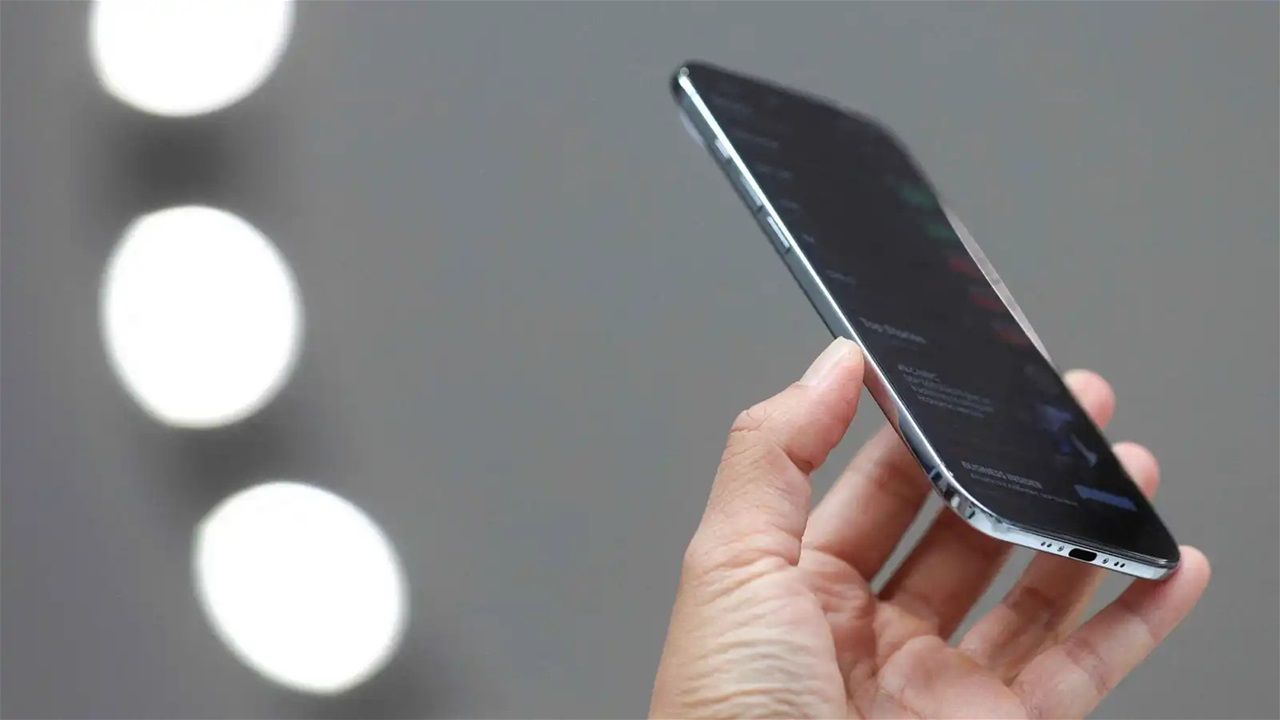 ايفون تضحي بالبطارية مقابل التصميم