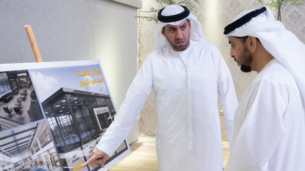 حمدان بن زايد يزور مدينة الظنة ويطلع على مشاريع «أدنوك» الاستراتيجية