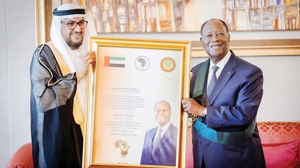 رئيس كوت ديفوار يتسلم وسام الجائزة الأفريقية لتعزيز السلم لعام 2025