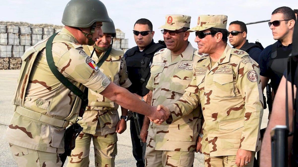 إسرائيل: المصريون يخزنون الصواريخ تحت الأرض في سيناء