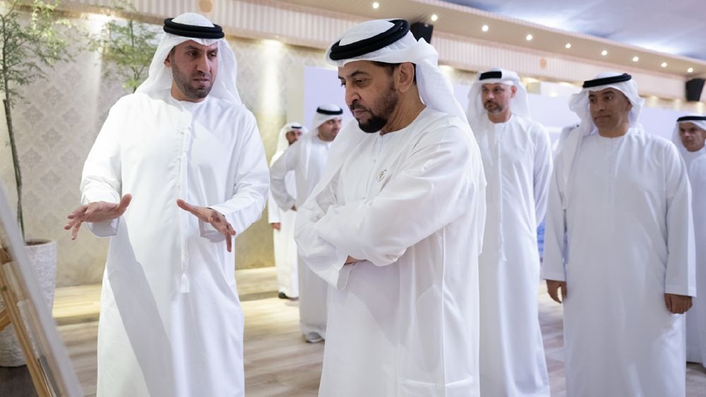حمدان بن زايد يزور مدينة الظنة ويطلع على مشاريع «أدنوك» الاستراتيجية