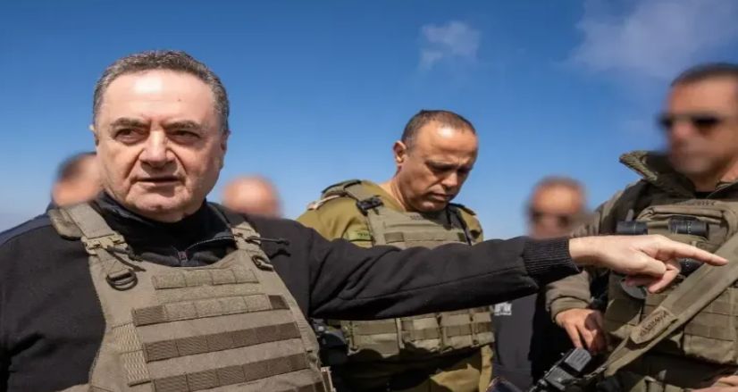 جماعة الحوثي تفاجئ الجميع بأول رد على تهديدات وزير الدفاع الإسرائيلي باغتيال "عبدالملك الحوثي" ورفع علم الاحتلال في العاصمة