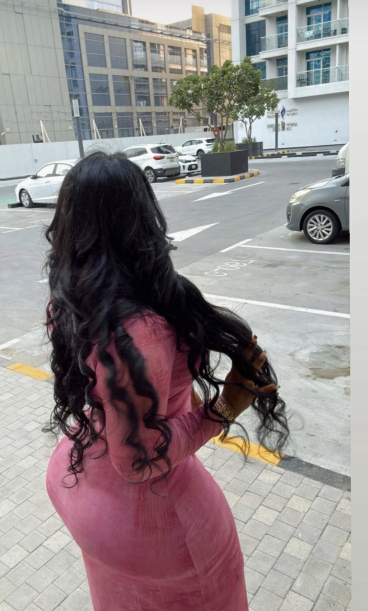 شاهد بالصور.. المودل السودانية الحسناء هديل إسماعيل تعود لإثارة الجدل وتستعرض جمالها بإطلالة مثيرة وملفتة وساخرون: (عاوزة تورينا الشعر ولا حاجة تانية)