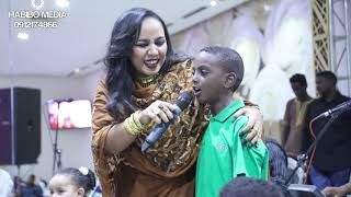 شاهد بالفيديو.. ظهر وهو يردد معها إحدى أغنياتها عندما كان طفل.. أحد اكتشافات الفنانة هدى عربي يبهر المتابعين بصوته الجميل بعد أن أصبح شاب والسلطانة تعلق