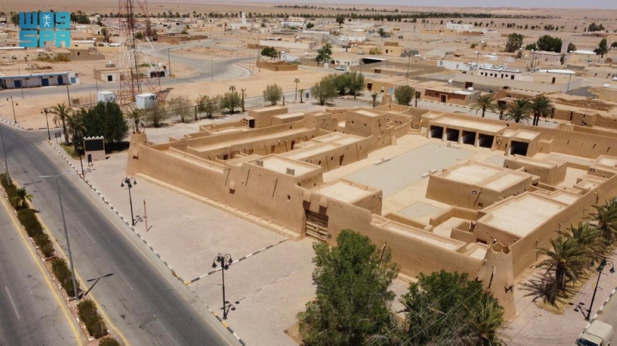 قصر الملك عبدالعزيز بـ«لينة».. 
شموخ تاريخي يضيء في اليوم الوطني