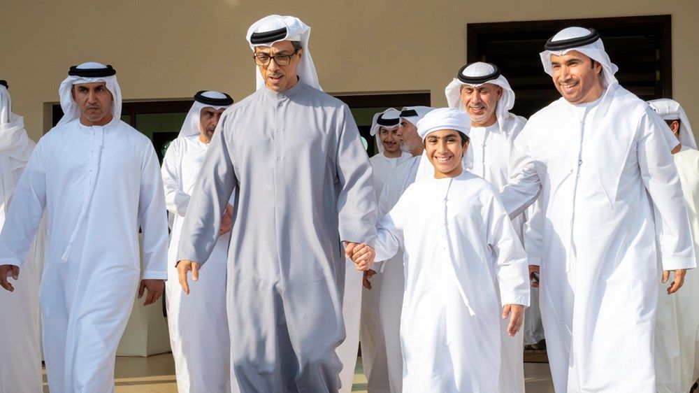 منصور بن زايد يعزي في وفاة عائشة بنت حمد العرياني