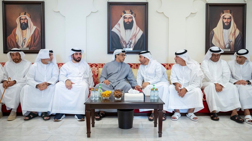 منصور بن زايد يعزي في وفاة عائشة بنت حمد العرياني