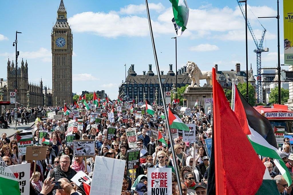 اعتراف بريطانيا ودول غربية بدولة فلسطين: خطوة تاريخية تشعل جدلاً دولياً واسعاً