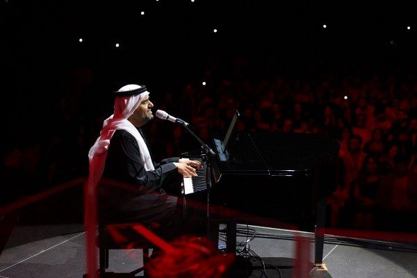 بالصور- ستة آلاف قلب يخفق مع حسين الجسمي في ألمانيا مع انطلاقة جولته الفنّيّة