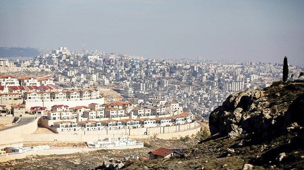 إسرائيل تبلغ سكان 3 قرى فلسطينية بضمها