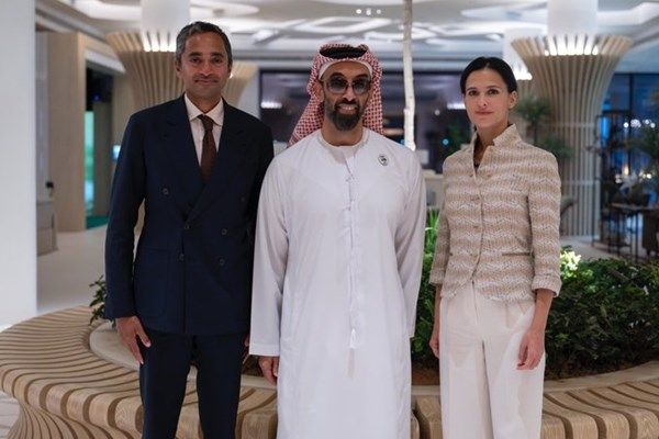 طحنون بن زايد يلتقي شاماث باليهابيتيا المؤسس والرئيس التنفيذي لشركة «سوشال كابيتال»