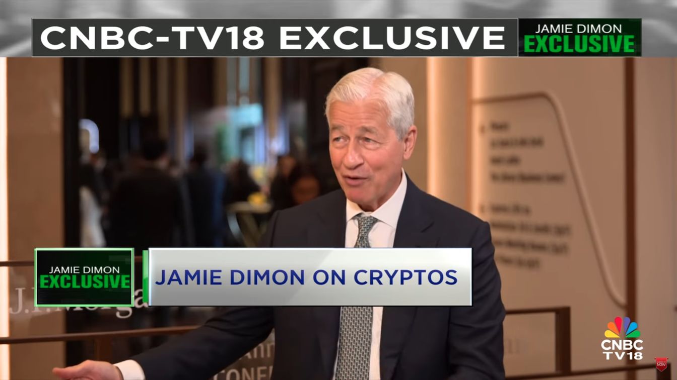 الرئيس التنفيذي لـ JPMorgan: خفض الفائدة غير مضمون… والعملات المستقرة ليست تهديدًا للبنوك