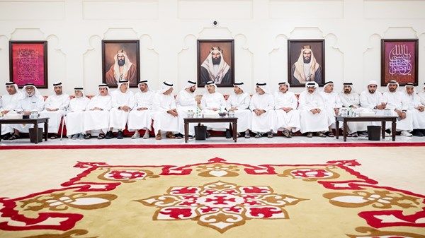 هزاع بن زايد يُقدّم واجب العزاء في وفاة والدة اللواء أحمد ناصر الريسي