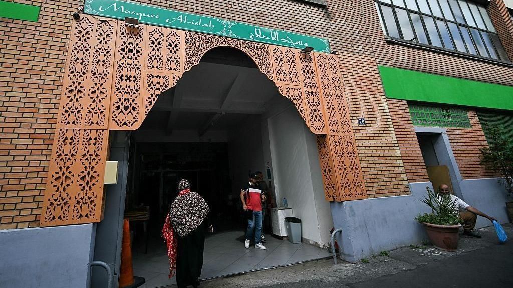الهجرة المعاكسة: فرنسيون يغادرون بلادهم بسبب أصولهم الجزائرية