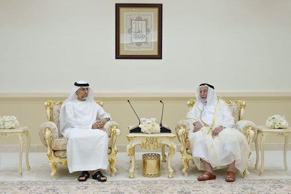 حاكم الشارقة يستقبل وزير الطاقة والبنية التحتية