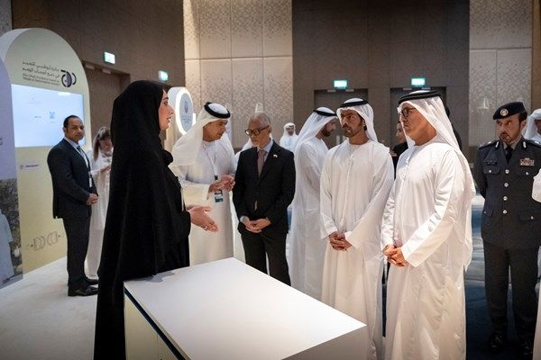 خليفة بن طحنون بن محمد يشهد جانباً من فعاليات منتدى الرعاية الاجتماعية