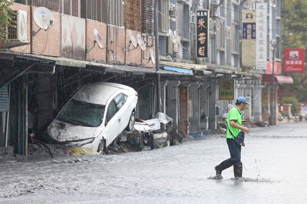 قتلى ومفقودون جراء إعصار ضرب تايوان