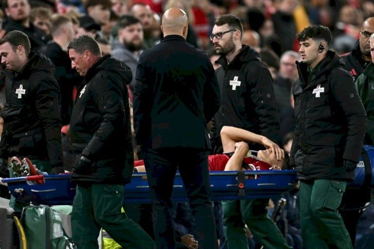 إصابة خطيرة للمدافع الإيطالي ليوني في أول ظهور له مع ليفربول