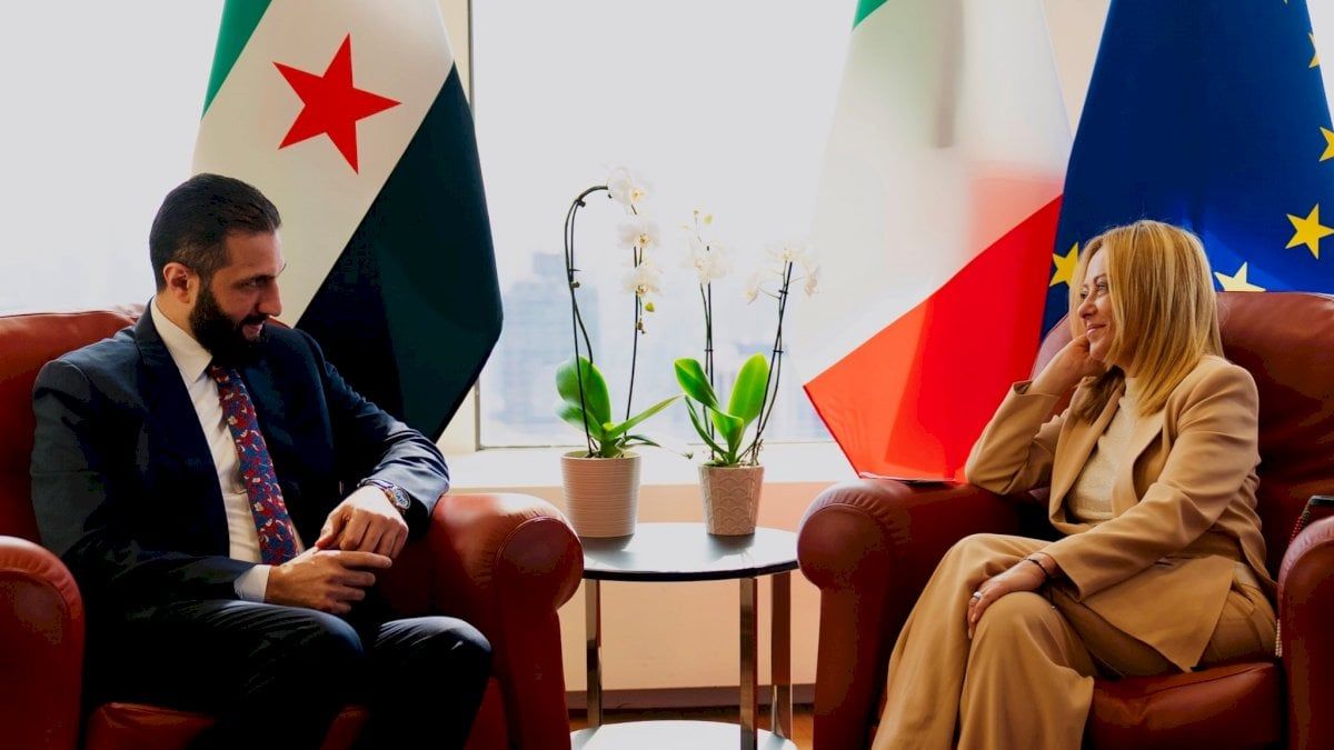 ميلوني معجبة بالشرع؟.. نظرات أثارت جدلاً!
