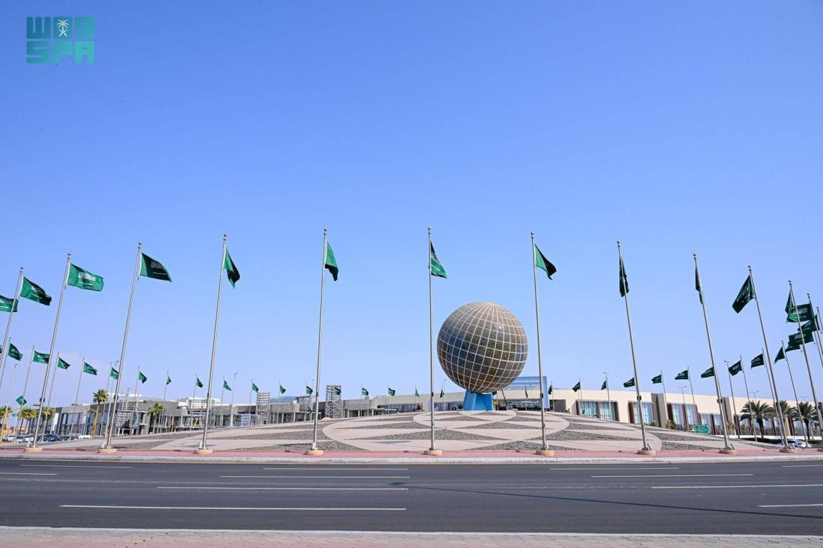 +3000 علم و2000 إضاءة تزين ميادين ومباني جدة في اليوم الوطني الـ95