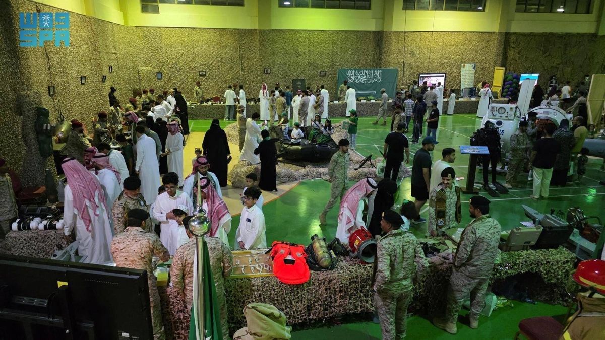 مسيرات القوات البحرية تجوب شواطئ مدينة الجبيل الصناعية