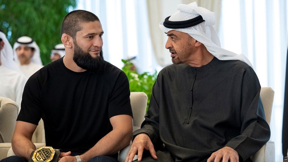 رئيس الدولة يستقبل بطل العالم في الوزن المتوسط في منافسات «يو اف سي»