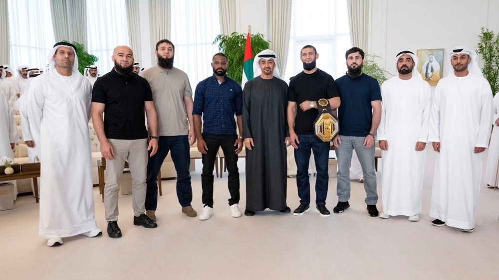 رئيس الدولة يستقبل بطل العالم في الوزن المتوسط في منافسات «يو اف سي»