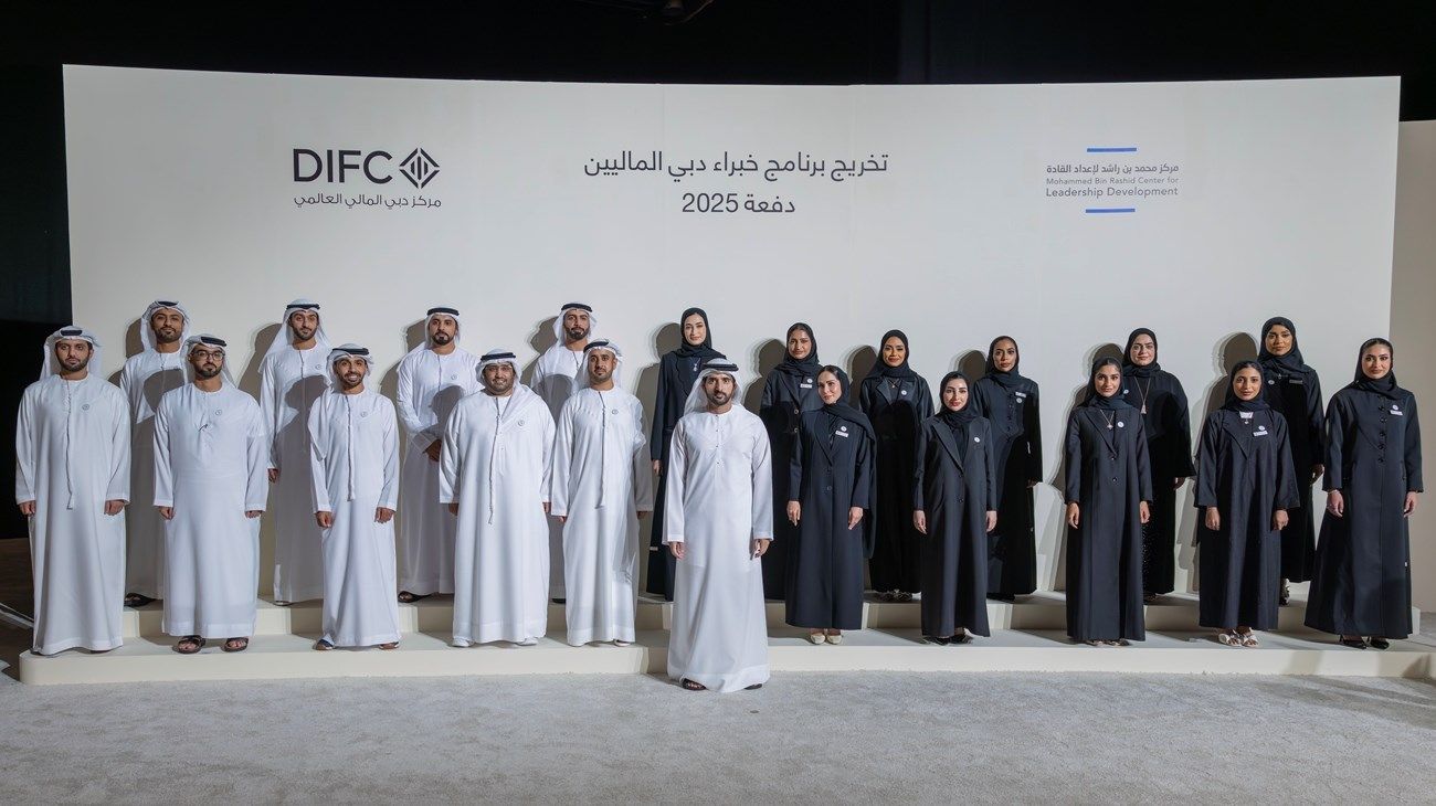 حمدان بن محمد يشهد تخريج منتسبي الدفعة الأولى من برنامج دبي للخبراء الماليين