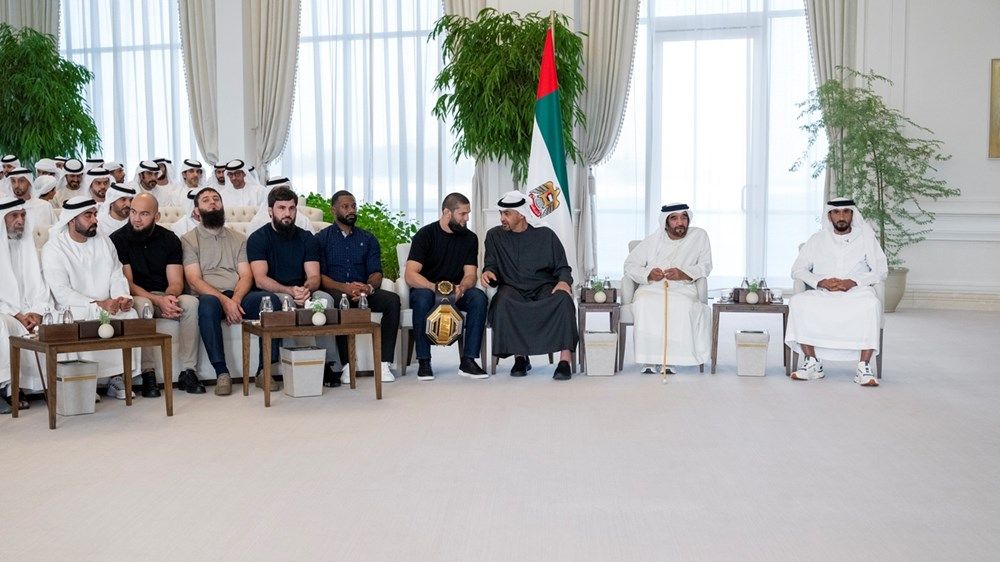 رئيس الدولة يستقبل بطل العالم في الوزن المتوسط في منافسات «يو اف سي»
