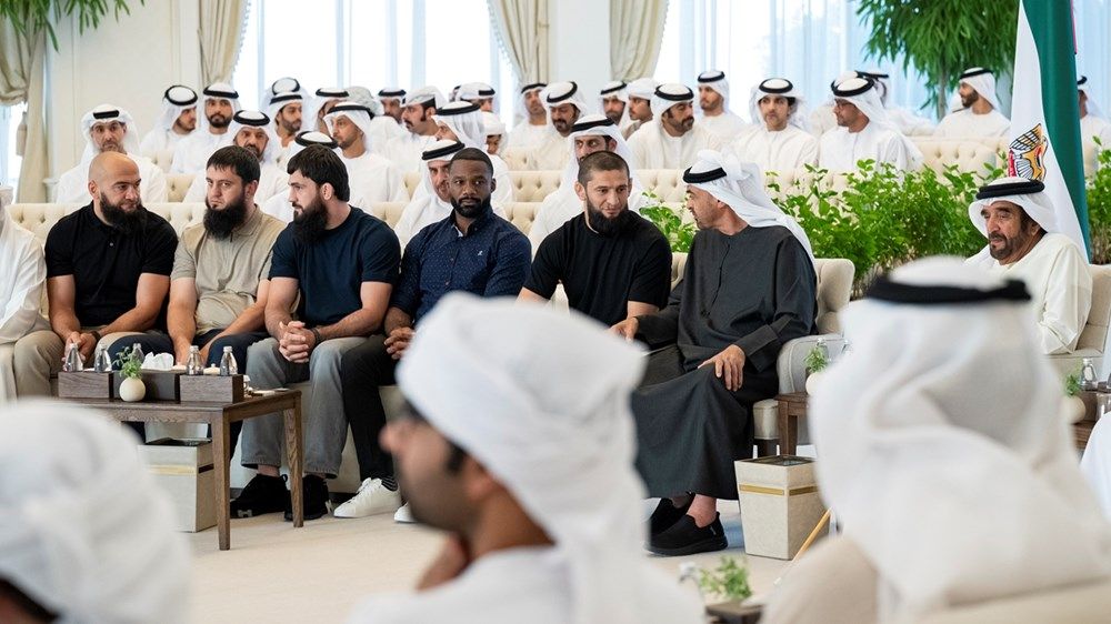 رئيس الدولة يستقبل بطل العالم في الوزن المتوسط في منافسات «يو اف سي»
