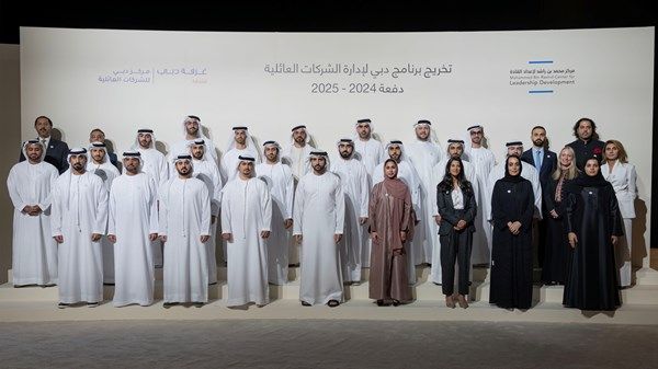حمدان بن محمد يشهد تخريج الدورة الثانية من برنامج دبي لإدارة الشركات العائلية