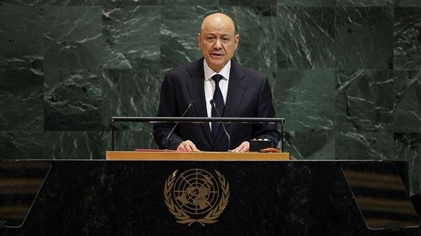 «الرئاسي اليمني» يدعو إلى تشكيل تحالف دولي لاستعادة الأمن والاستقرار