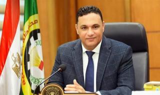 محافظ الدقهلية يسلم 355 حاجًا و 8 مشرفين تذاكر وتأشيرات الحج (صور)