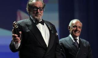 المخرج جوليان شنابيل يتسلم جائزة جائزة صانع الأفلام الفخرية بـ مهرجان فينيسيا السينمائي 2025