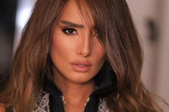 زينة تكشف سبب إبعادها نجليها التوأم عن الجمهور