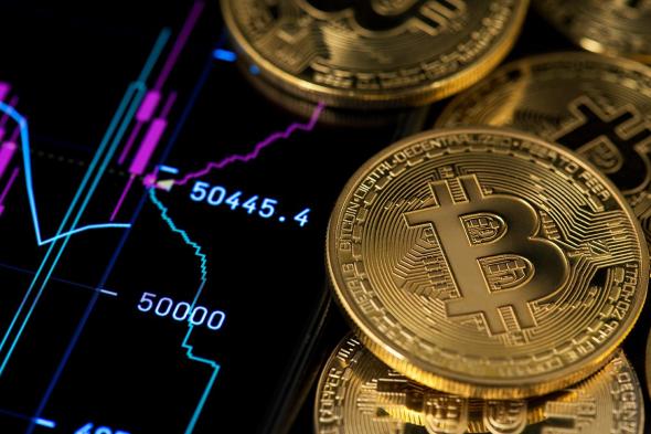 البيتكوين تسترجع 7000 دولار بعد هبوطها دون 80,000 دولار والريبل تقفز بنسبة 8%