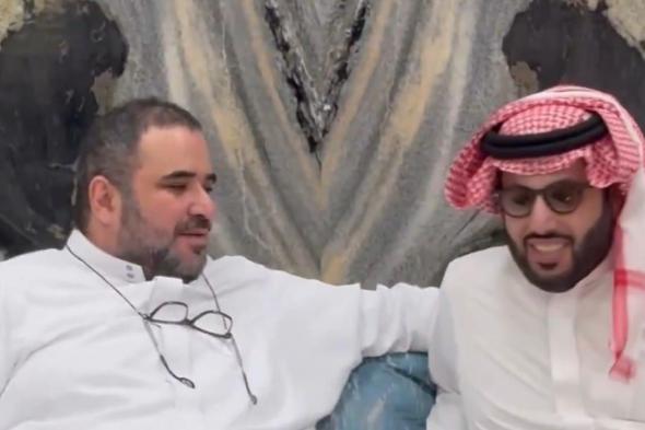 تركي آل الشيخ يزور سعود القحطاني للاطمئنان على صحته.. فيديو