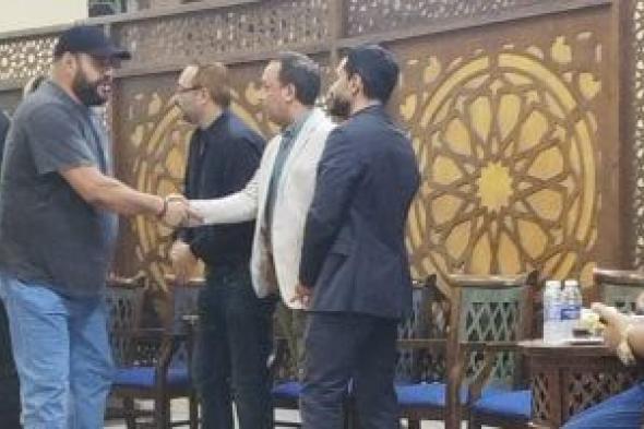 خالد جلال يستقبل عزاء شقيقه ومحمد ممدوح ومحمد الكيلانى أول الحاضرين