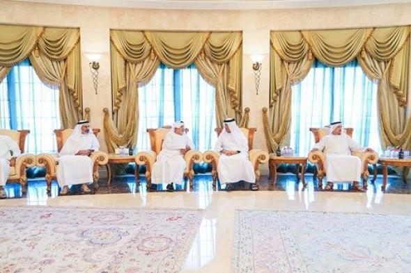 سعود بن صقر يقدم واجب العزاء في وفاة حسين خانصاحب
