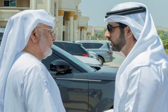 حمدان بن محمد يقدم واجب العزاء في وفاة حسين خانصاحب